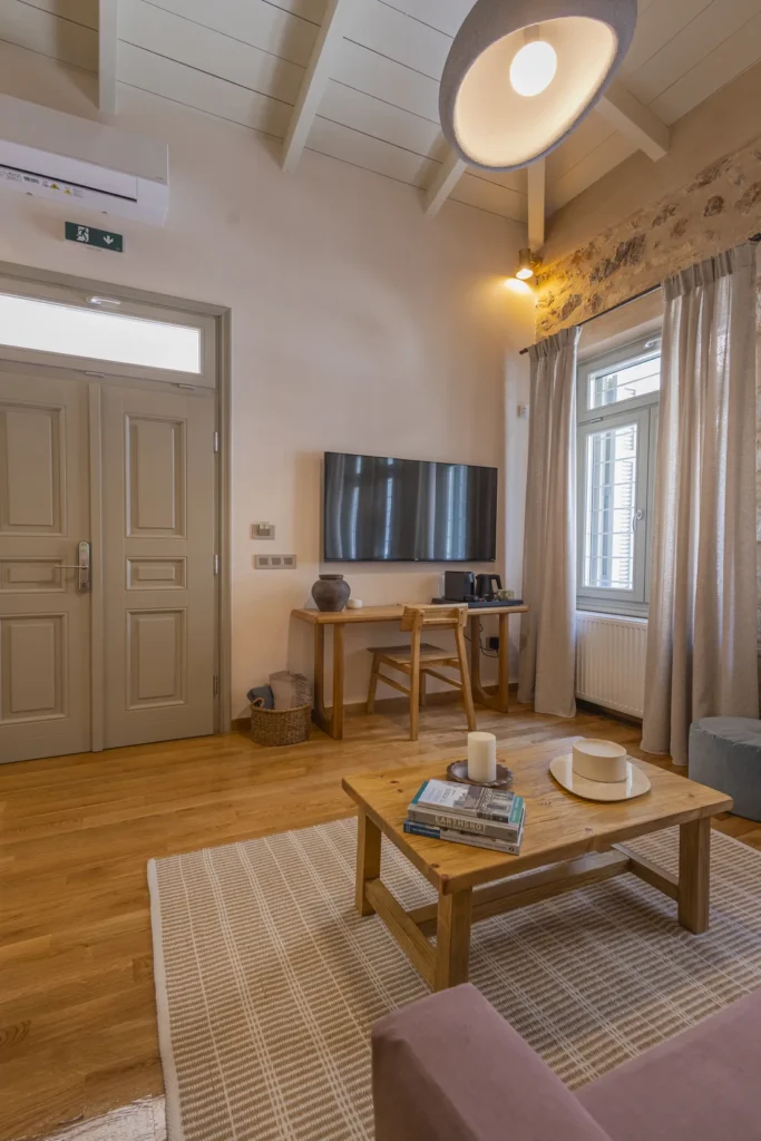 Deluxe Studio living area with a wall-mounted TV and writing desk