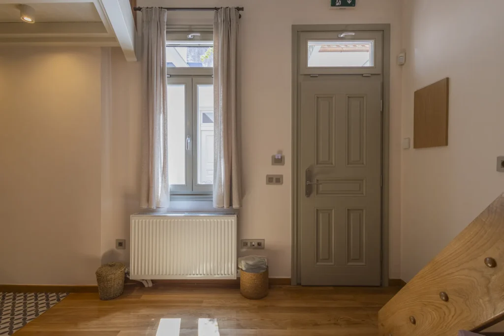 Entrance and living area of the Superior Studio with a panelled door